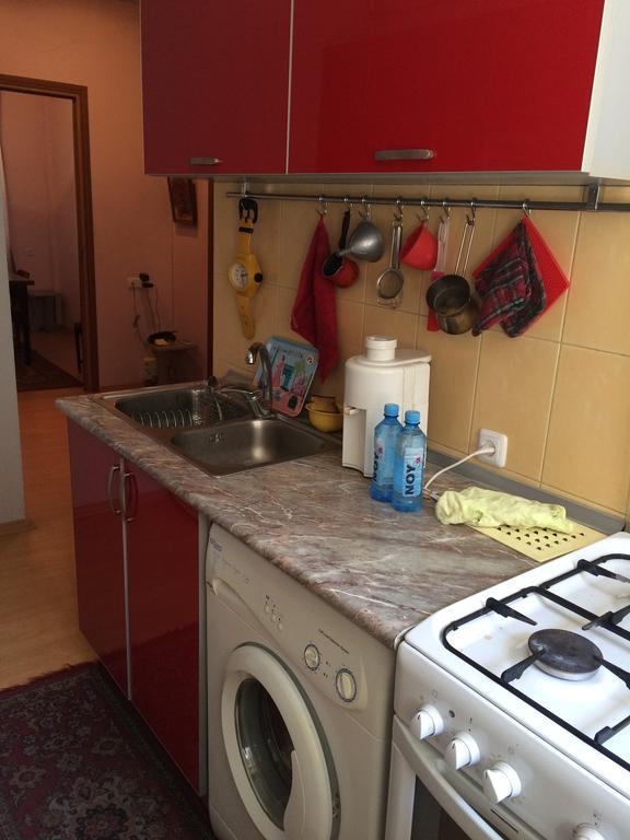 Apartment On Hanrapetutyan Street 예레반 외부 사진