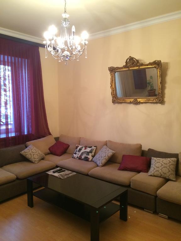 Apartment On Hanrapetutyan Street 예레반 외부 사진