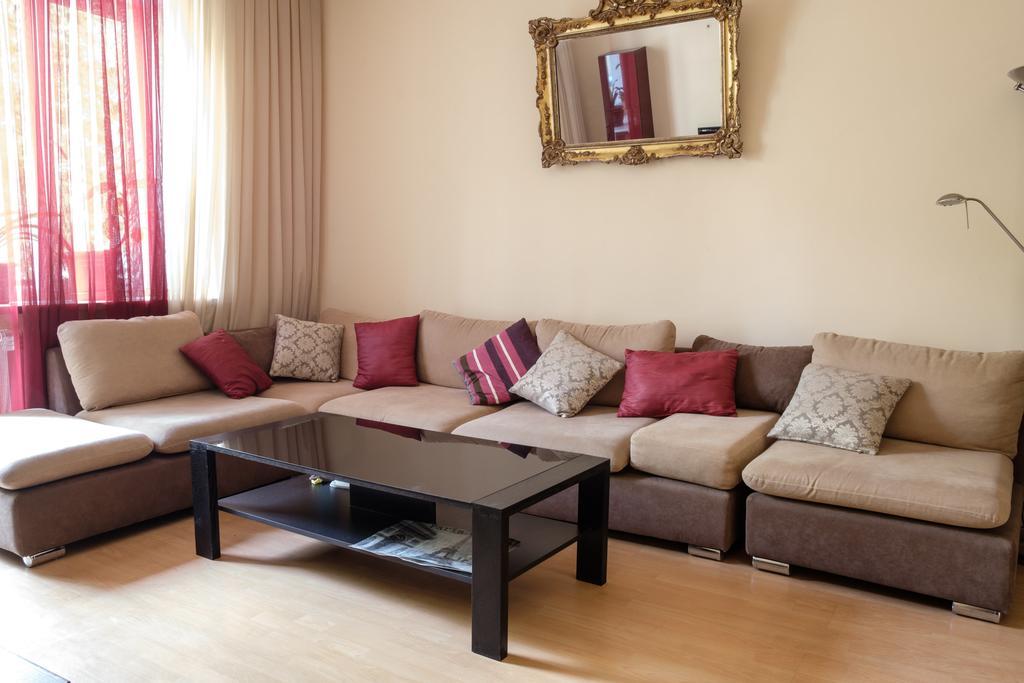 Apartment On Hanrapetutyan Street 예레반 외부 사진