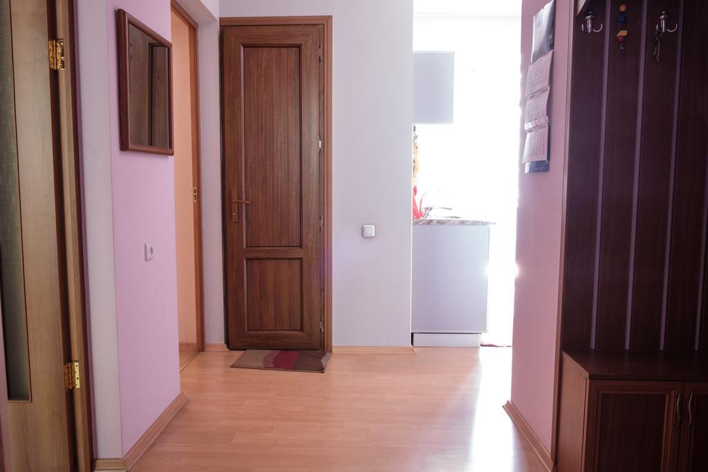 Apartment On Hanrapetutyan Street 예레반 외부 사진
