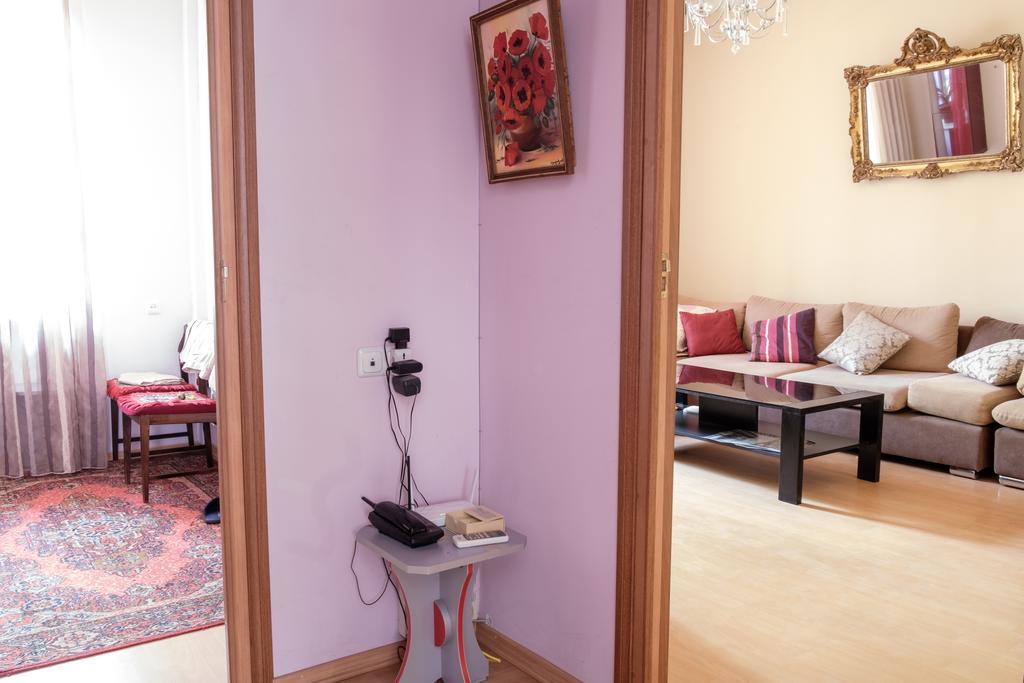 Apartment On Hanrapetutyan Street 예레반 외부 사진