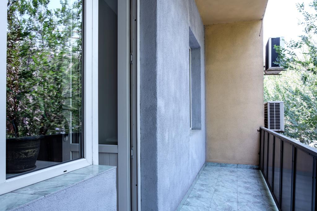 Apartment On Hanrapetutyan Street 예레반 외부 사진
