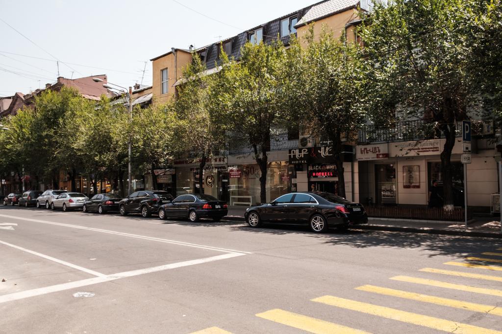 Apartment On Hanrapetutyan Street 예레반 외부 사진